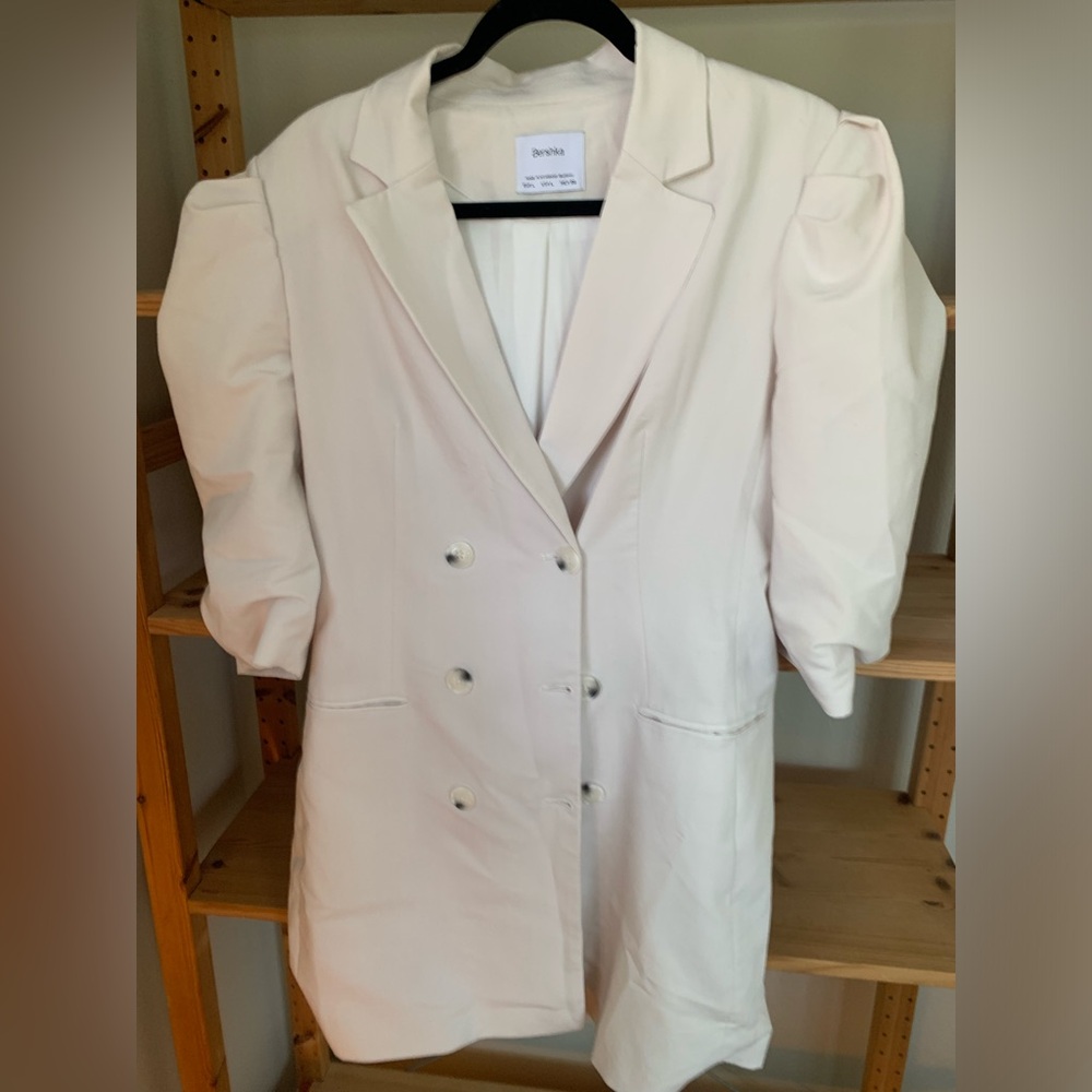 Bershka Sand White Blazer Mini Dress. Size L. Missing belt.